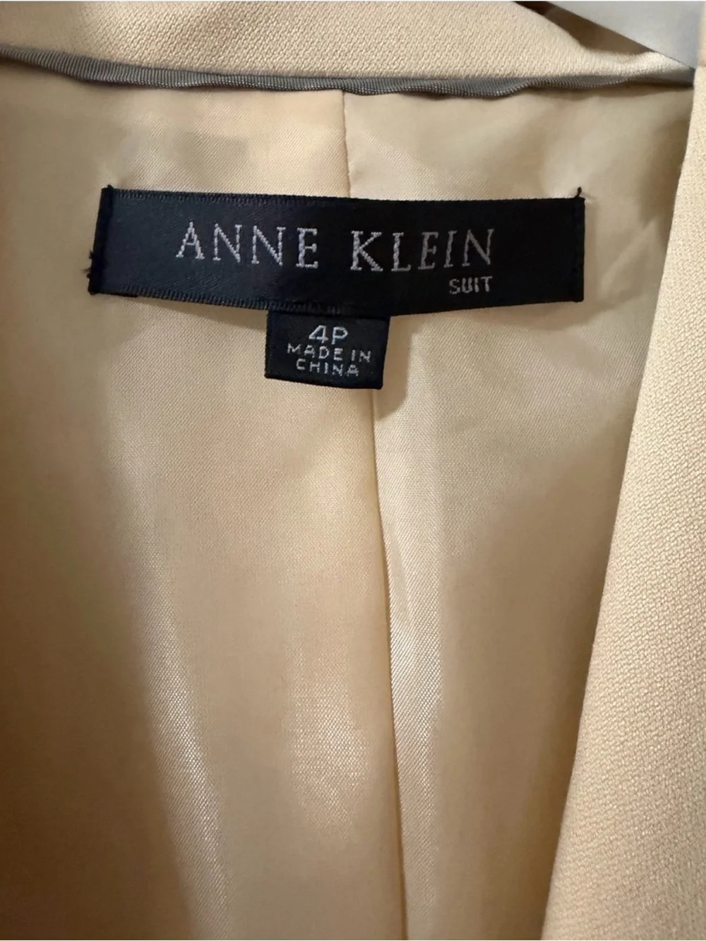 NWT! Anne Klein butter/Ivory Two-Piece Women's Blazer and Pant Suit